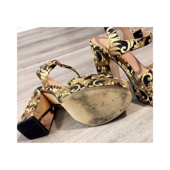 Tory Burch • Platform Heels - Picture 7 of 8
